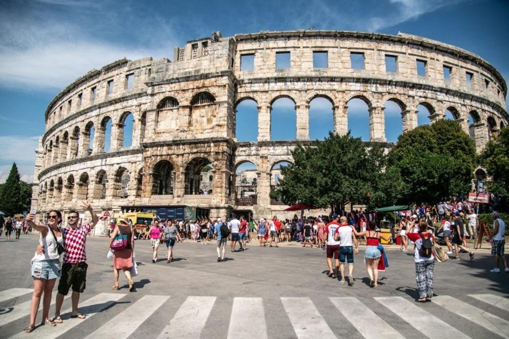 Silver Luxury Pula Exterior photo